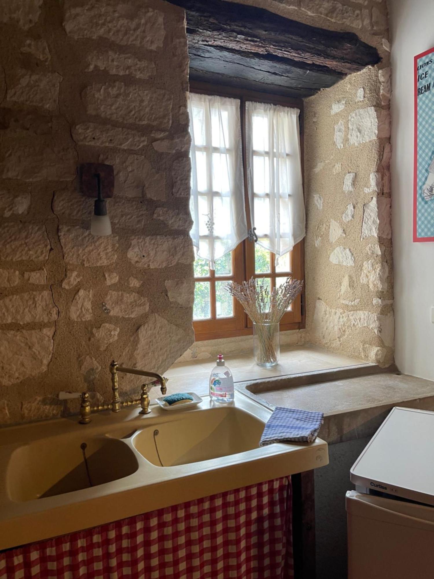 La Maison D'Alienor - Gites De Caractere A Chablis - 89 Экстерьер фото
