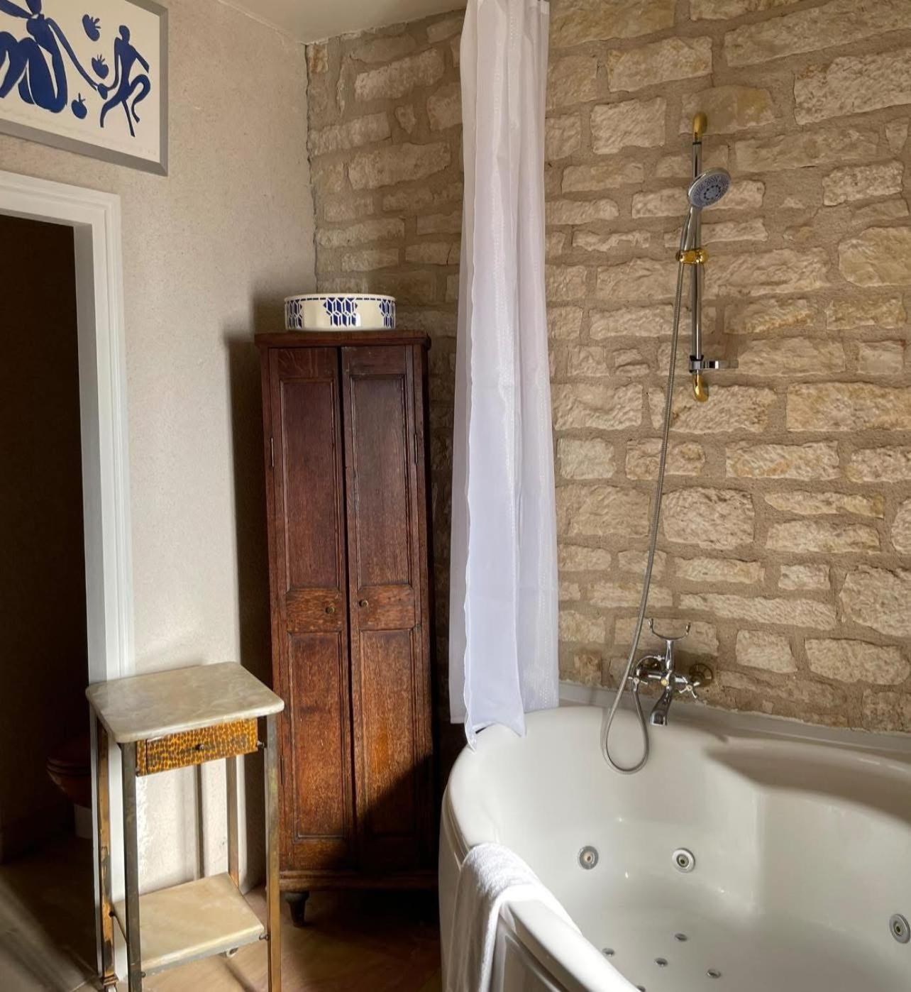 La Maison D'Alienor - Gites De Caractere A Chablis - 89 Экстерьер фото